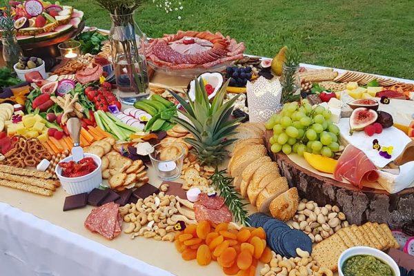 Outdoor Wedding Menu: What To Serve And What To Skip